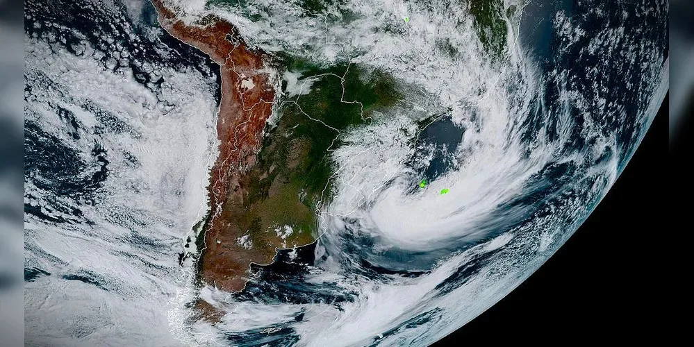 Ciclone em SP e Queda de Internet: Como Proteger a TI da Sua Empresa Contra Apagões