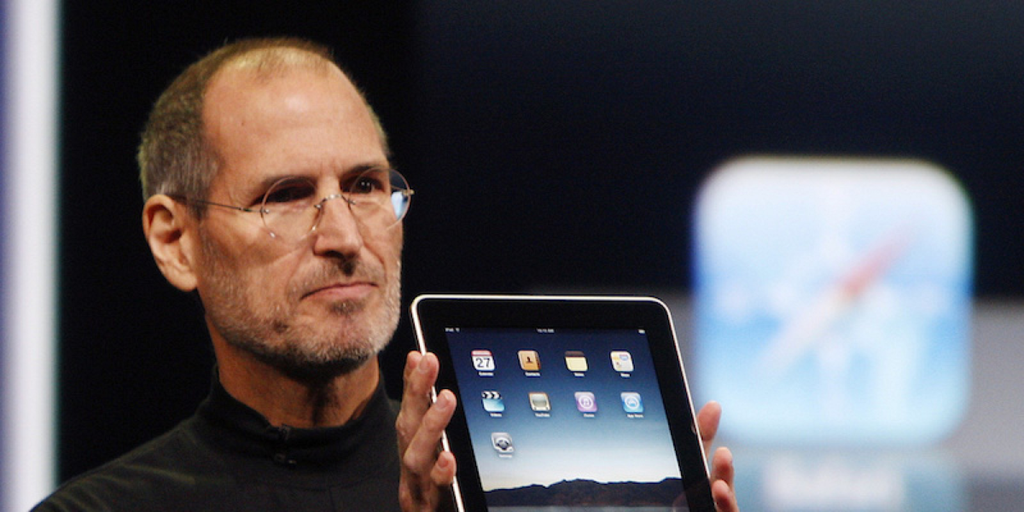 Steve Jobs apresenta um iPad