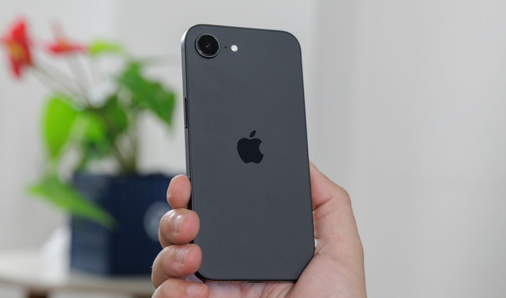 iPhone 16e
