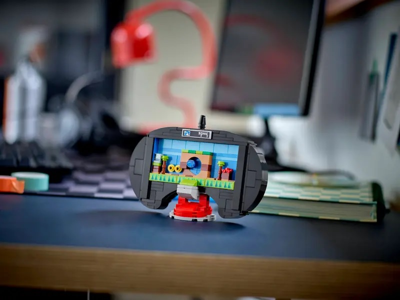 Parte de trás do controle traz cenário do Sonic
