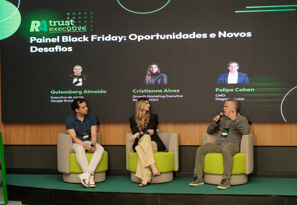 O ebook do Reclame AQUI foi lançado em evento, onde o CMO do Magazine Luiza, Felipe Cohen (Imagem: Reclame AQUI)