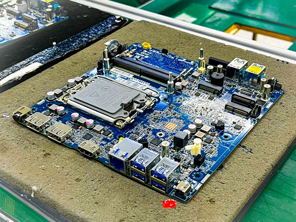 Imagem da fábrica da Positivo