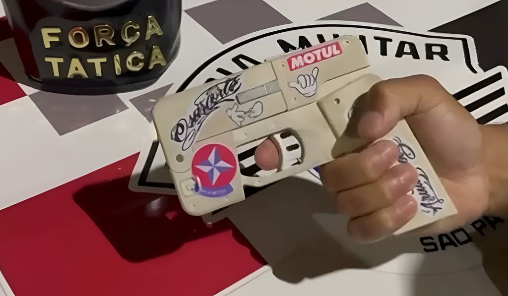 celular que se transforma em arma