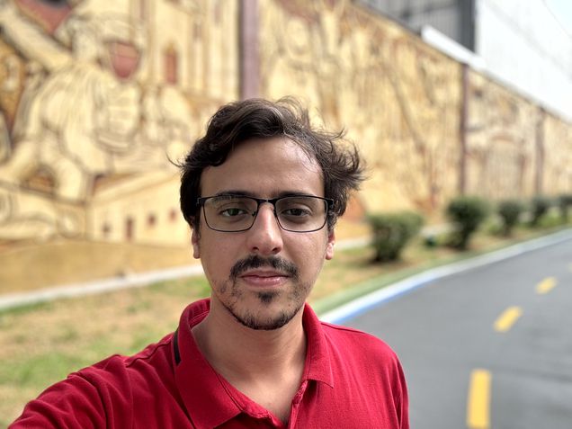 iPhone 15 / Câmera frontal