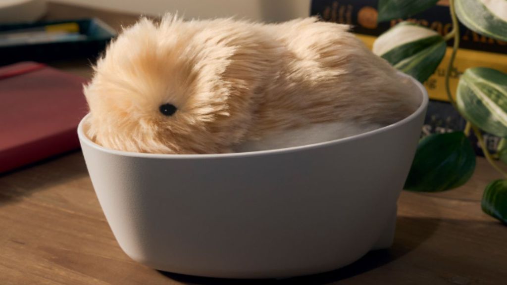 Moflin em base de carregamento