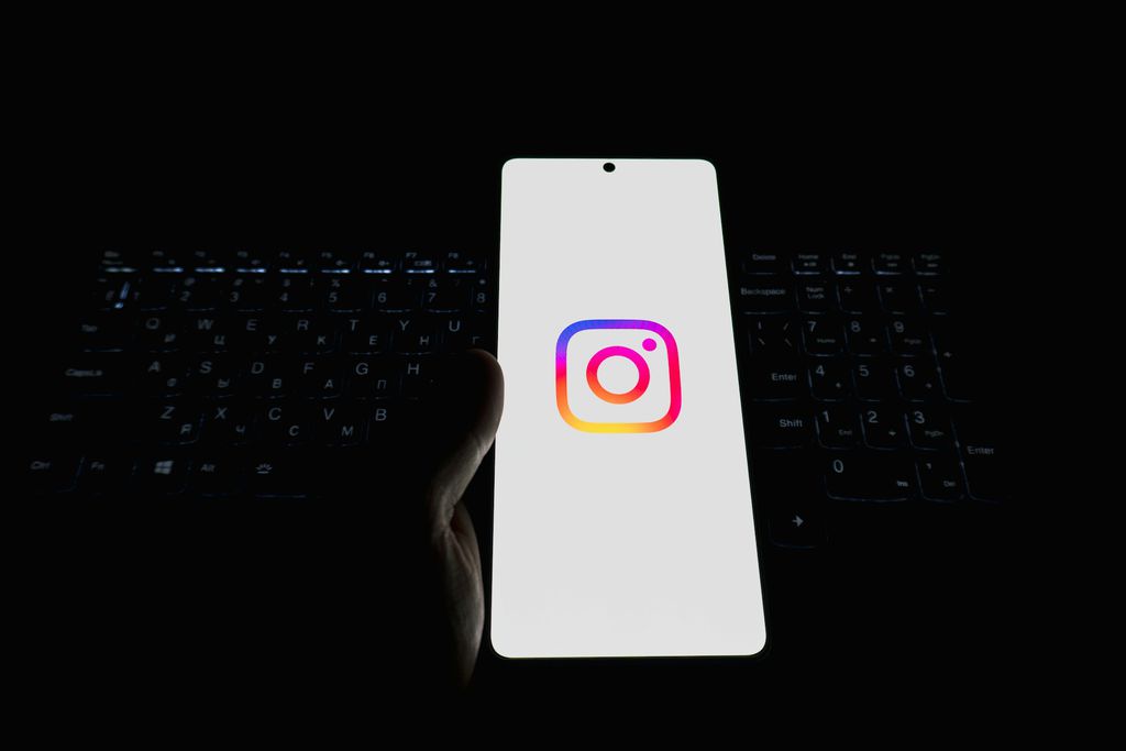 Logo do Instagram no celular