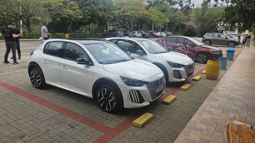 Peugeot 208 e Peugeot 2008 Hybrid - Rally urbano