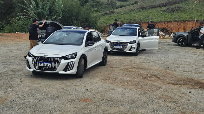 Peugeot 208 e Peugeot 2008 Hybrid - Rally urbano