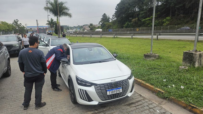 Peugeot 208 e Peugeot 2008 Hybrid - Rally urbano
