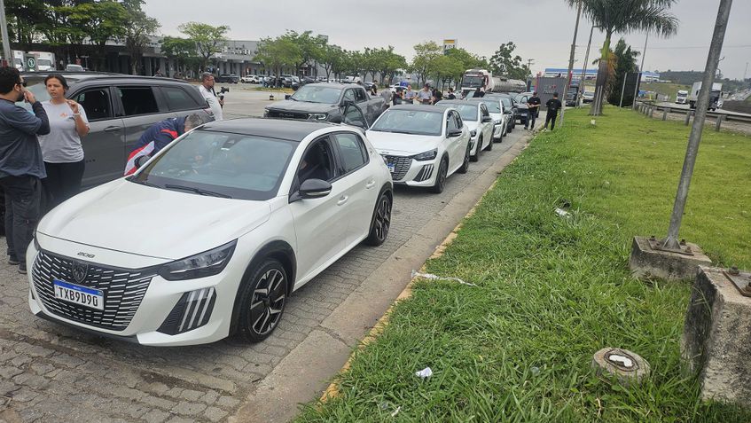 Peugeot 208 e Peugeot 2008 Hybrid - Rally urbano