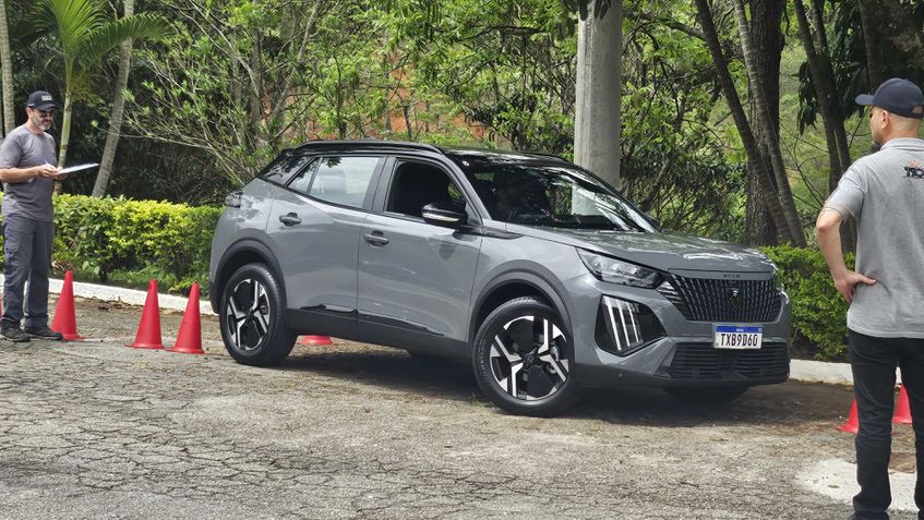 Peugeot 208 e Peugeot 2008 Hybrid - Rally urbano