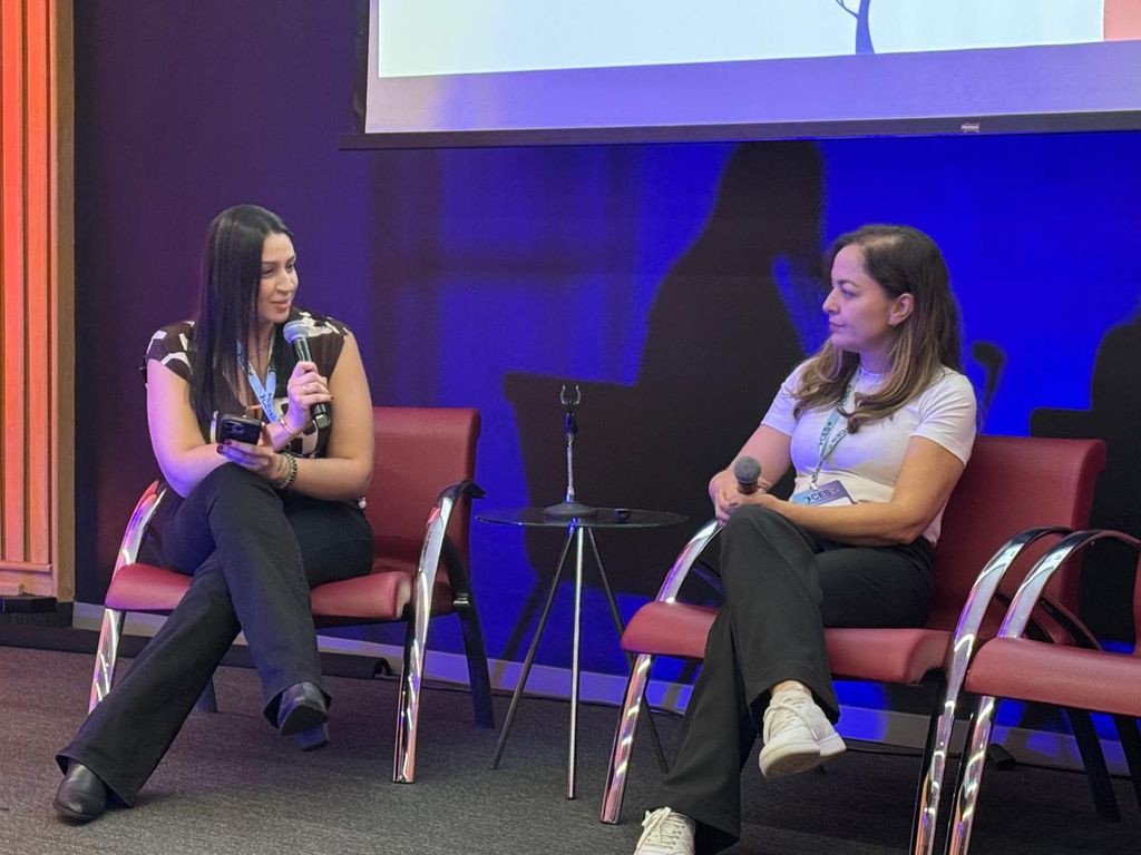 Painel da CES Business & Innovation teve mediação da apresentadora do MARQS, Fernanda Santos (Imagem: Anaísa Catucci/MARQS)