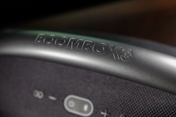 Boombox 3 detalhes escrita