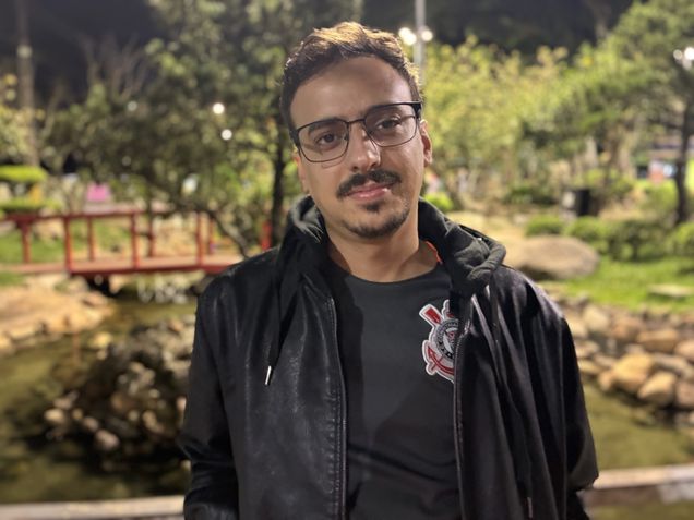 iPhone 16e - Câmera frontal / modo noturno