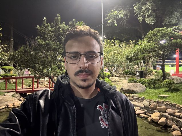 iPhone 16e - Câmera frontal / modo noturno