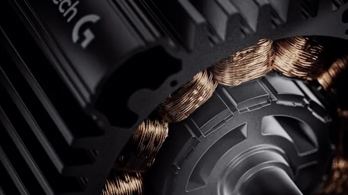 Logitech lança volante RS50 no Brasil